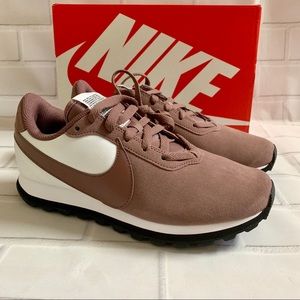 New Women’s Nike Pre Love OX US 7 Mauve Sneakers